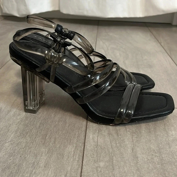Dressy Sandal Acrylic Heel NWOT, Size 9 - Picture 5 of 7
